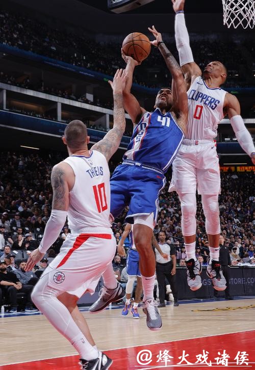 小萨三双国王胜猛龙 哈登18+4+6快船大胜76人