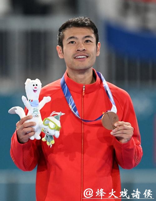 铜牌比金牌还燃!宁忠岩死磕美国“外星人”斯托尔兹,抢下中国速滑历史突破,这四年他等的就是这一刻! 铜牌比金牌还燃!宁忠岩死磕美国“外星人”斯托尔兹,抢下中国速滑历史突破,这四年他等的就是这一刻!