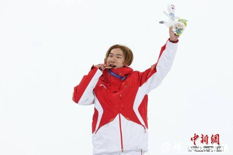 (米兰冬奥会)苏翊鸣收获单板滑雪男子大跳台铜牌 (米兰冬奥会)苏翊鸣收获单板滑雪男子大跳台铜牌