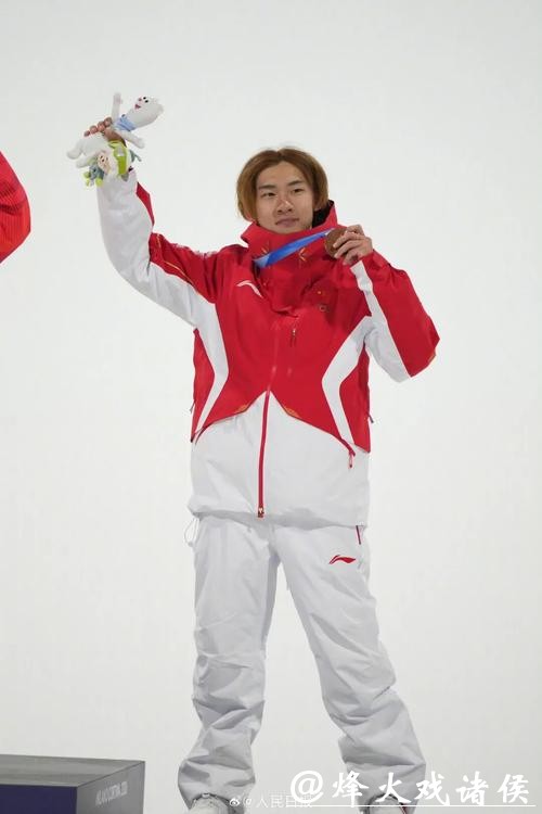 (米兰冬奥会)苏翊鸣收获单板滑雪男子大跳台铜牌 (米兰冬奥会)苏翊鸣收获单板滑雪男子大跳台铜牌