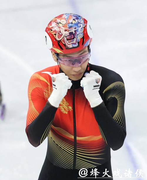 (米兰冬奥会)中国选手孙龙夺得短道速滑男子1000米银牌 (米兰冬奥会)中国选手孙龙夺得短道速滑男子1000米银牌